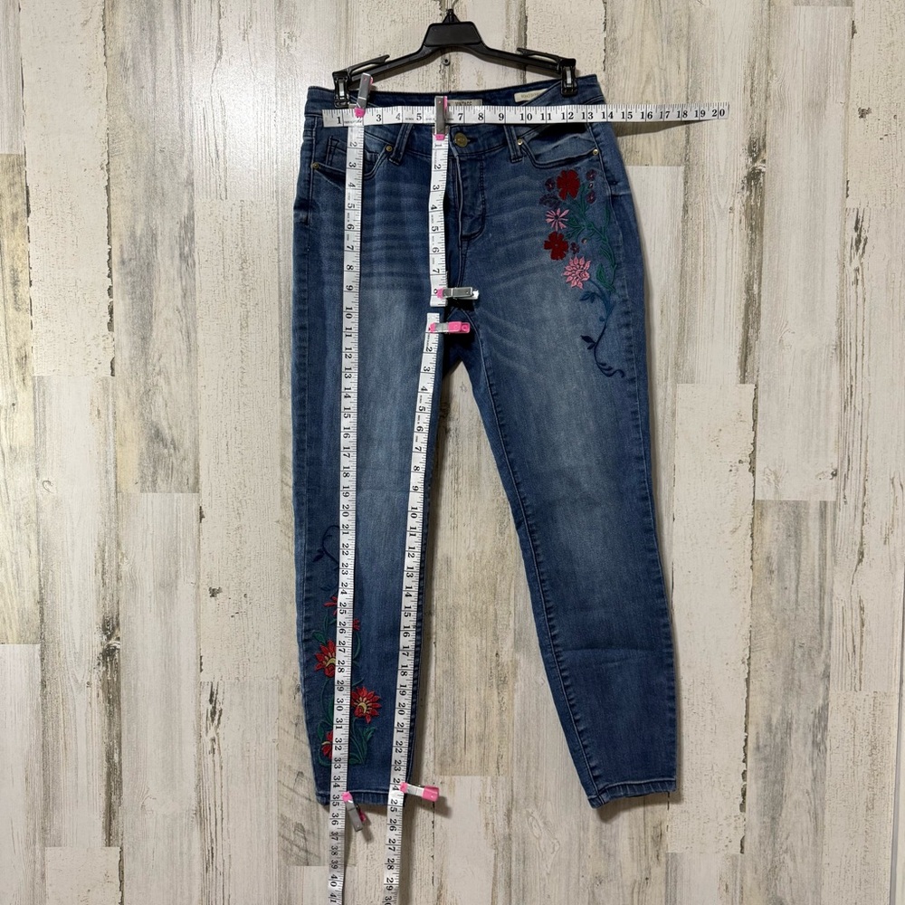 Vintage America Blue Jeans with Floral Embroidery - Picture 11 of 16